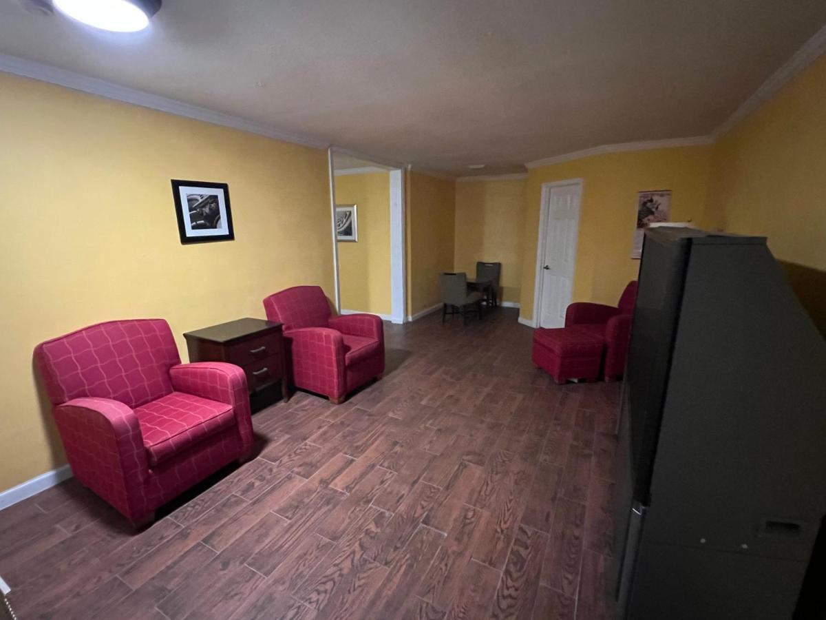 Dragon Inn & Suites Fayette Екстер'єр фото